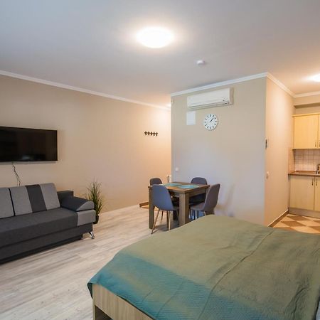 Plazs Home Apartman Siofok Ngoại thất bức ảnh