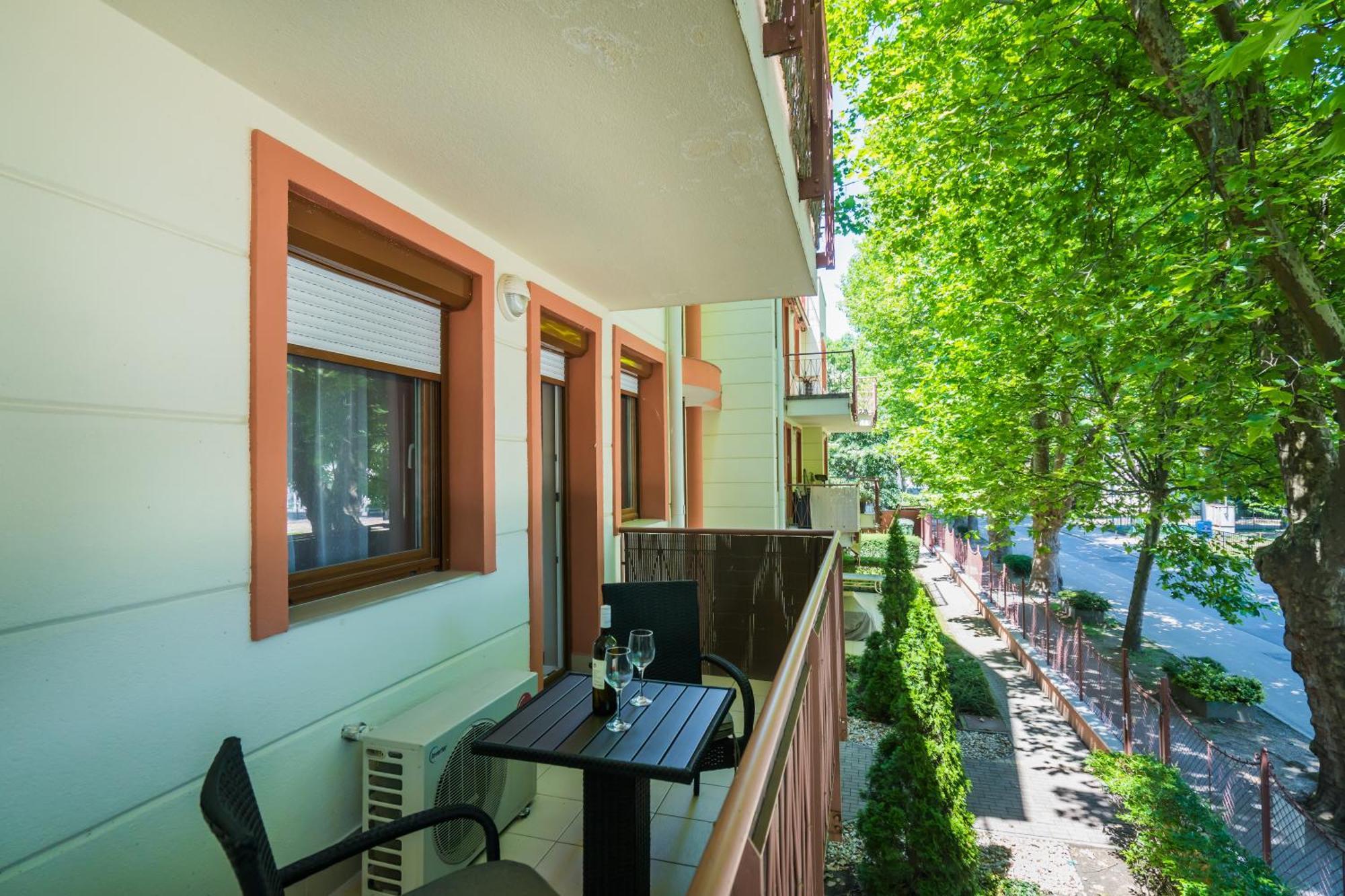 Plazs Home Apartman Siofok Ngoại thất bức ảnh