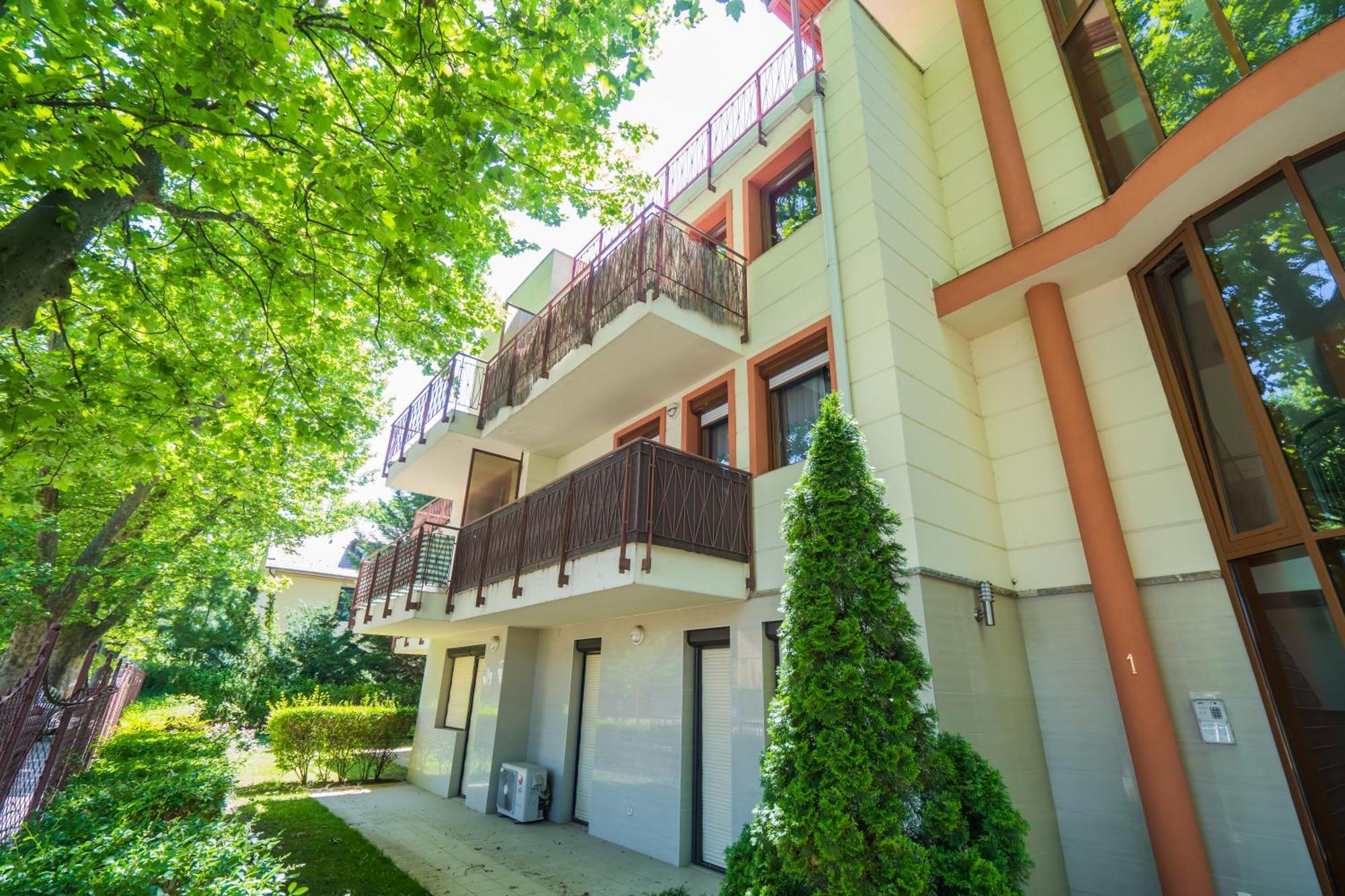 Plazs Home Apartman Siofok Ngoại thất bức ảnh