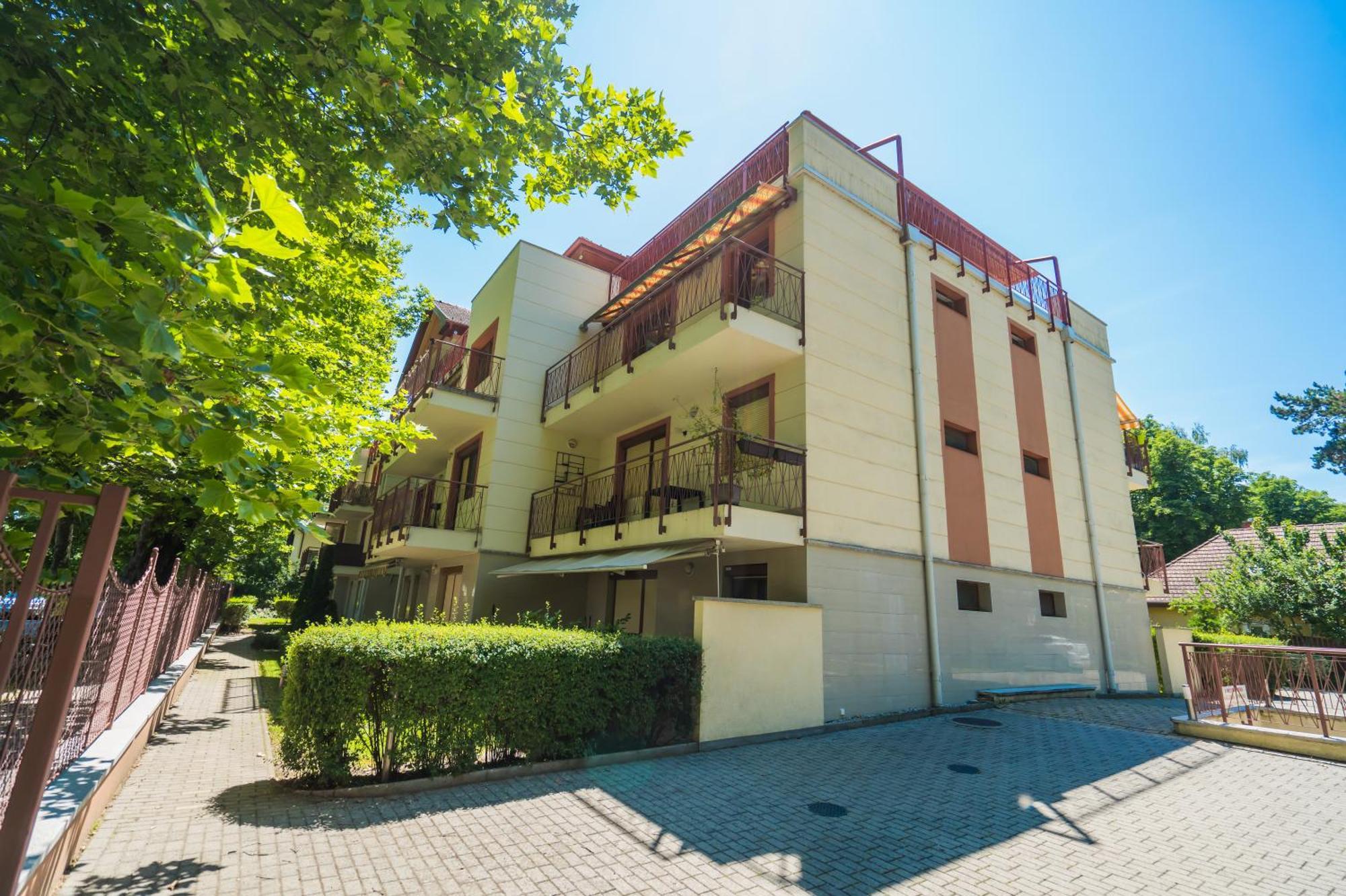 Plazs Home Apartman Siofok Ngoại thất bức ảnh