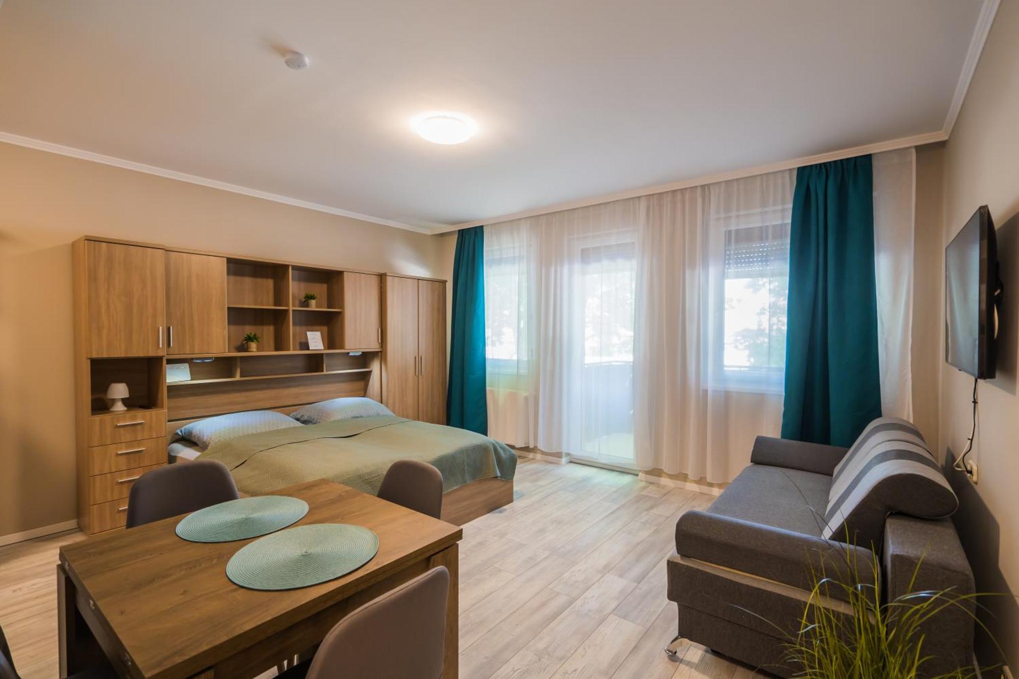 Plazs Home Apartman Siofok Ngoại thất bức ảnh